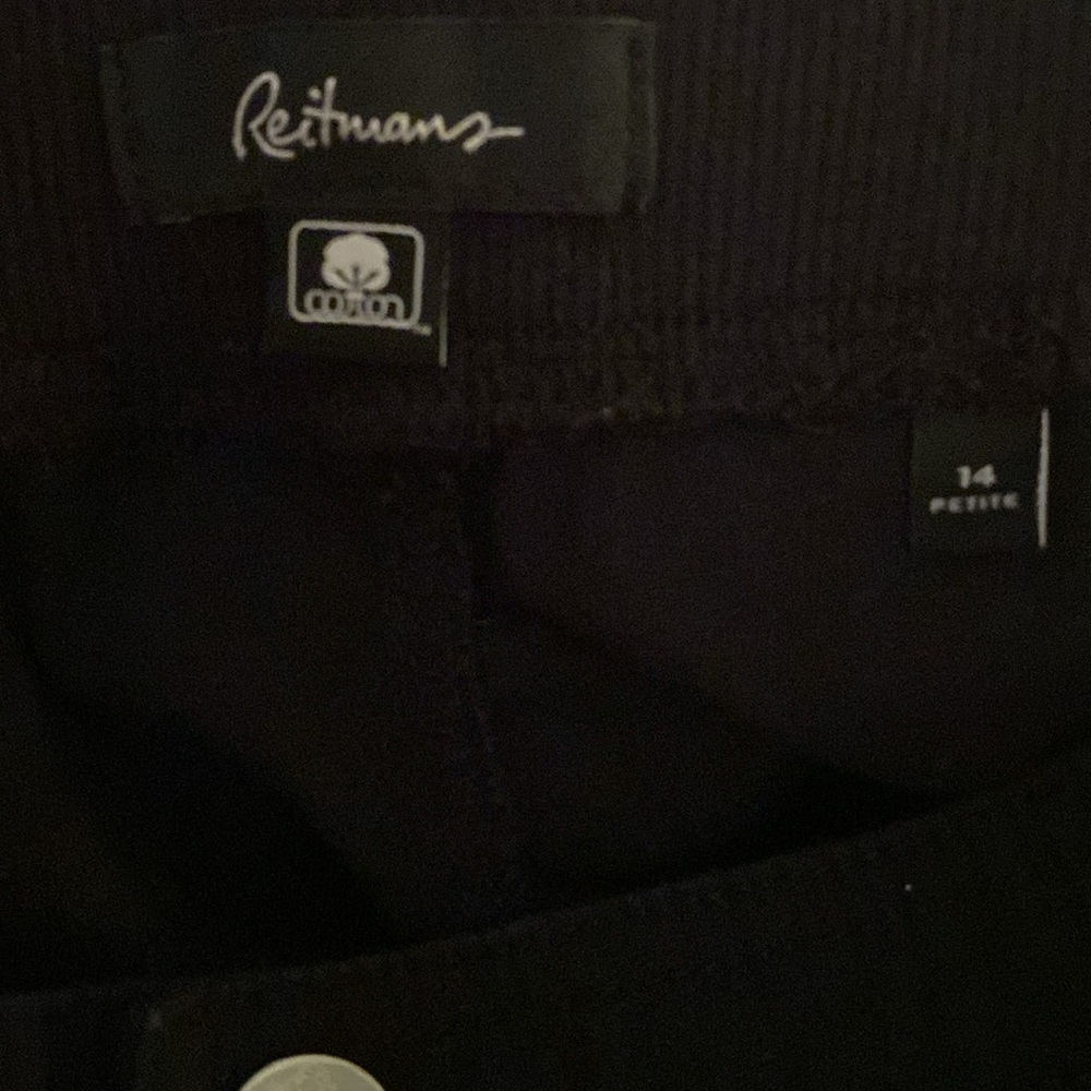 🖤Excellent condition capri pants just waiting to be worn. - Picture 3 of 4